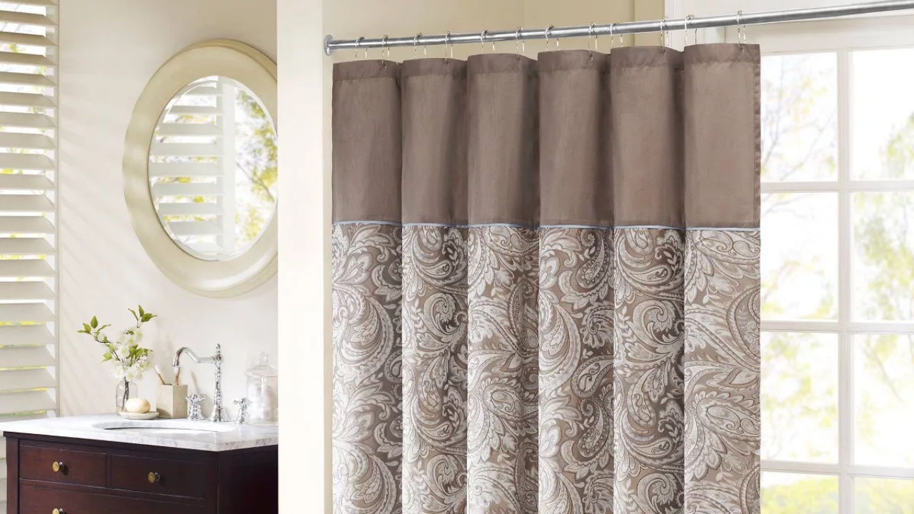 Custom Drapery vs. Ready-Made Curtains: Why Custom Drapery is the Better Choice